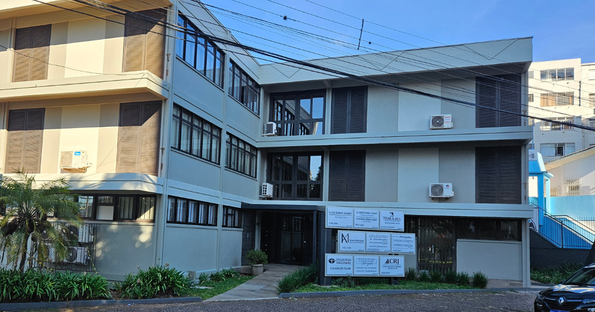 Fachada do prédio onde fica a Vaccinare, clínica de vacinas no Centro de Erechim